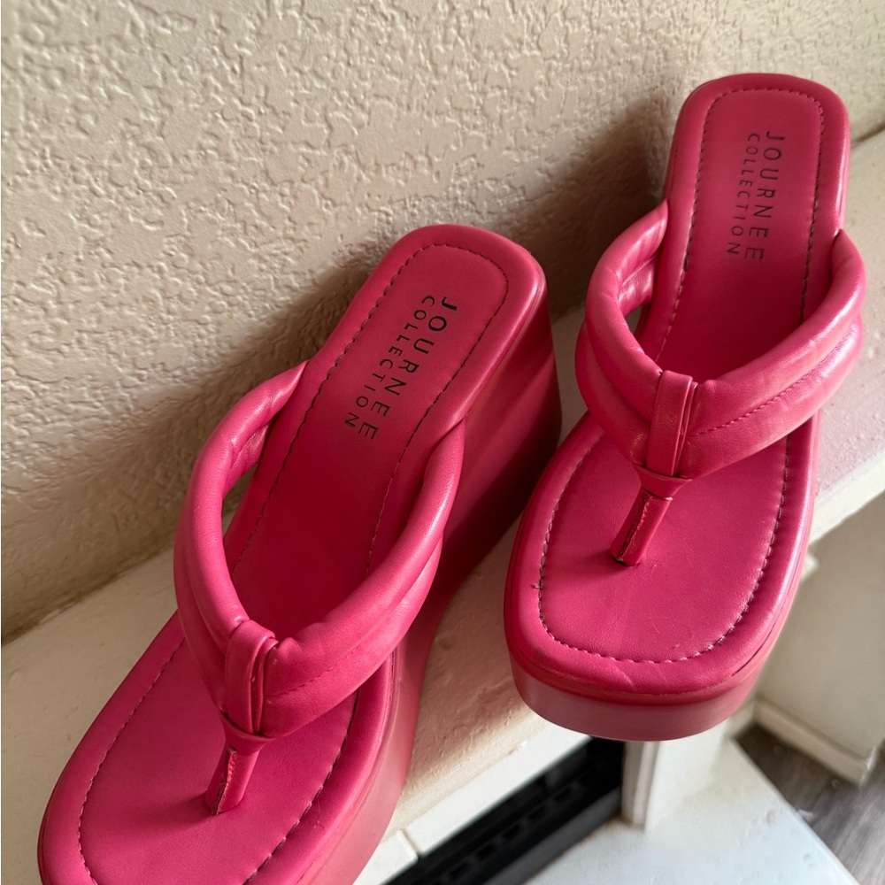 Journee Collection Fuchsia Platform Sandals